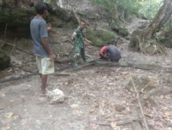 Babinsa Koramil 02/Rindi Umalulu Melakukan Pengecekan Rutin Pompa Hidram Di Wilayah Binaan