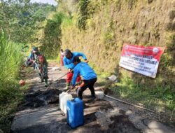 Babinsa Desa Peninjoan Kecamatan Tembuku Ikut Kegiatan Gotong Royong