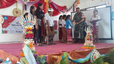 Acara Kelulusan SDN Bayunggede Mendapat Atensi Babinsa Koramil 04/Kintamani
