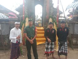 Sinergitas Babinsa Koramil dalam Pengamanan Upacara Keagamaan demi Terwujudnya Kemanunggalan TNI dan Warga di Desa Daup Kintamani