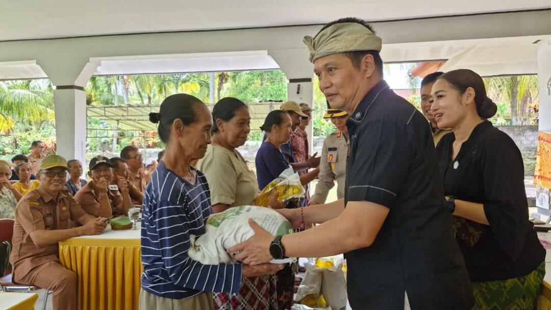 Bupati Jembrana Tegaskan Bantuan Beras Dan Minyak Harus Segera Sampai Ke Tangan Warga