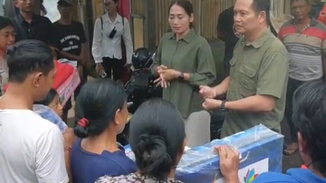 Bupati Jembrana Tinjau Rumah Warga Roboh Di Pergung, Pastikan Bantuan Dan Usulan Bedah Rumah