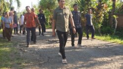 Tinjau Dua Ruas Jalan Rusak Di Desa Baluk, Bupati Pastikan Segera Di Hotmix 