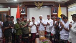 Ajukan Bantuan Perbaikan Pura Di Tegal Cangkring Dan Rambut Siwi, Bupati Kembang Audiensi Dengan Gubernur Bali