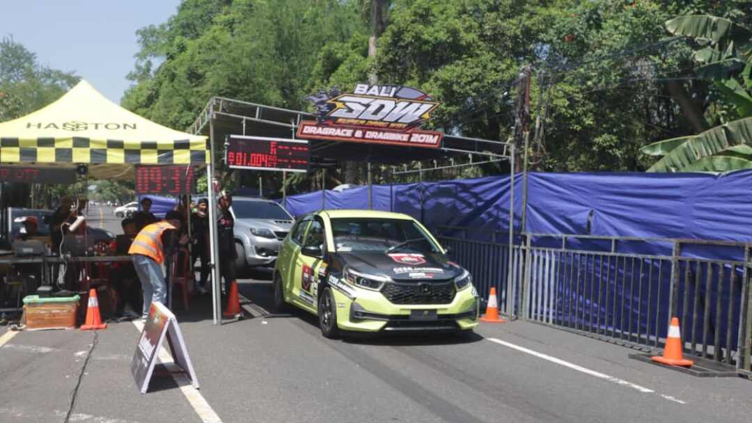 Puluhan Mobil Adu Cepat Di Jembrana, Ramaikan Ajang Bali Super Drag Way