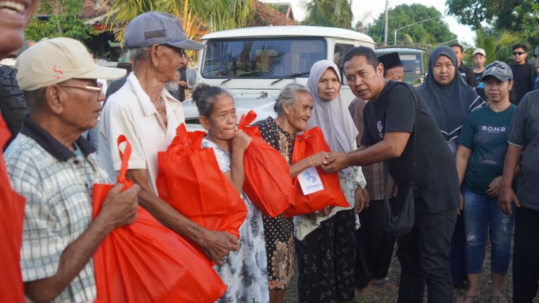 Melali Sambil Berbagi, Sahabat Hardtop Negaroa Berbagi Paket Sembako Di Gilimanuk