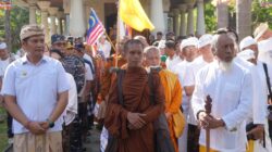 Bupati Kembang Iringi Keberangkatan 58 Bhikkhu Thudong Dari Bali Menuju Jawa
