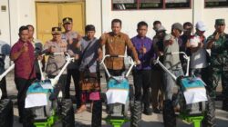 Serahkan Bantuan Traktor, Bupati Kembang Pacu Modernisasi Pertanian Di Jembrana