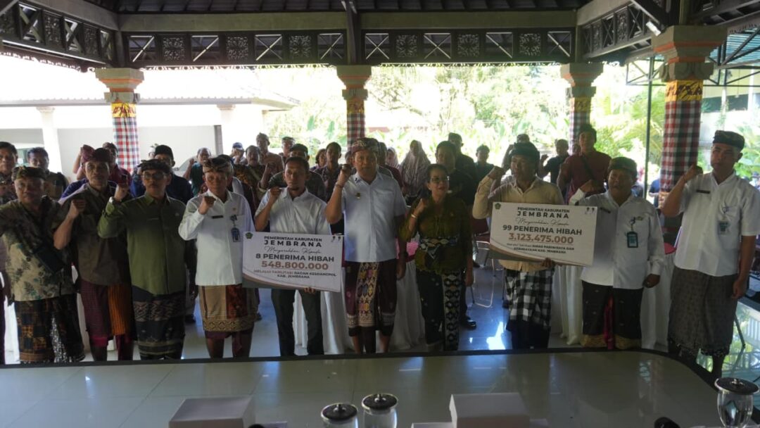 Salurkan Dana Hibah, Bupati Kembang Tekankan Akuntabilitas Dan Swadaya Masyarakat