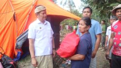 Bupati Kembang Tinjau Korban Kebakaran Di Manistutu Dan Serahkan Bantuan