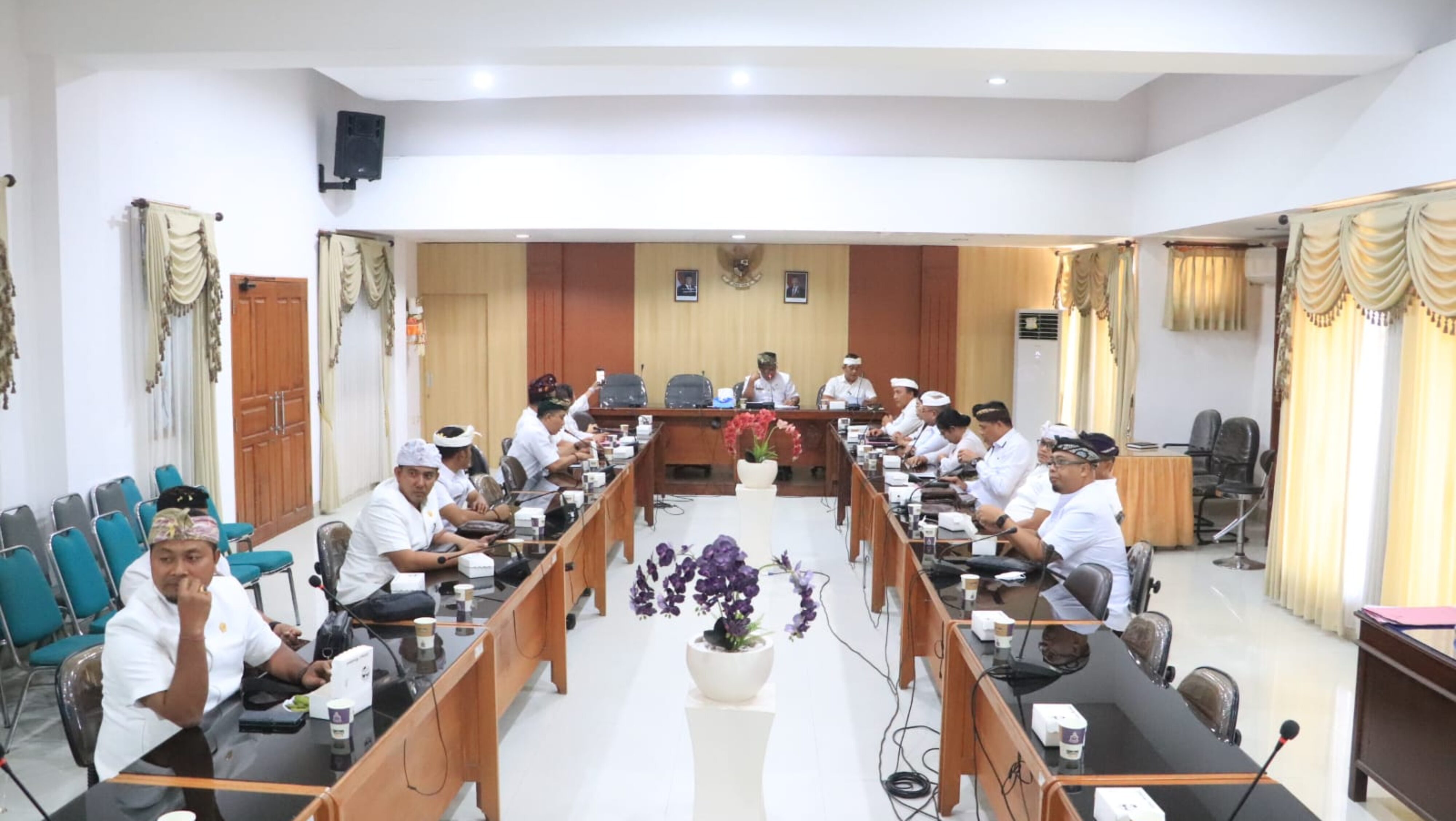 Gelar Rapat Paripurna, DPRD Jembrana Matangkan Dua Ranperda, Banggar Dan Komisi I Sampaikan Hasil Pembahasan