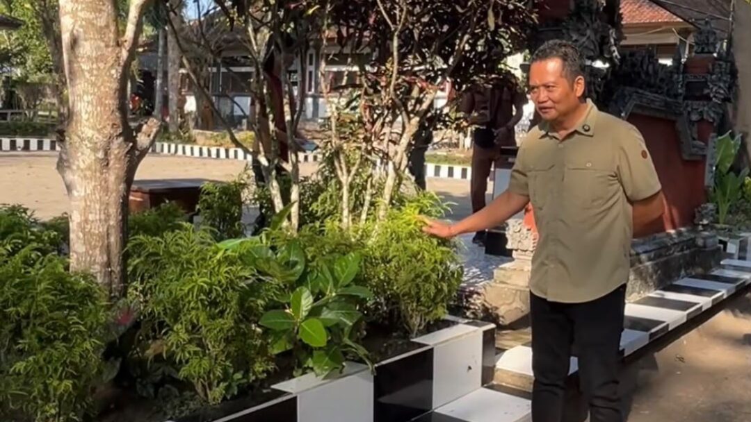Bupati Kembang Minta Warga Sekolah Aktif Jaga Kebersihan Lingkungan
